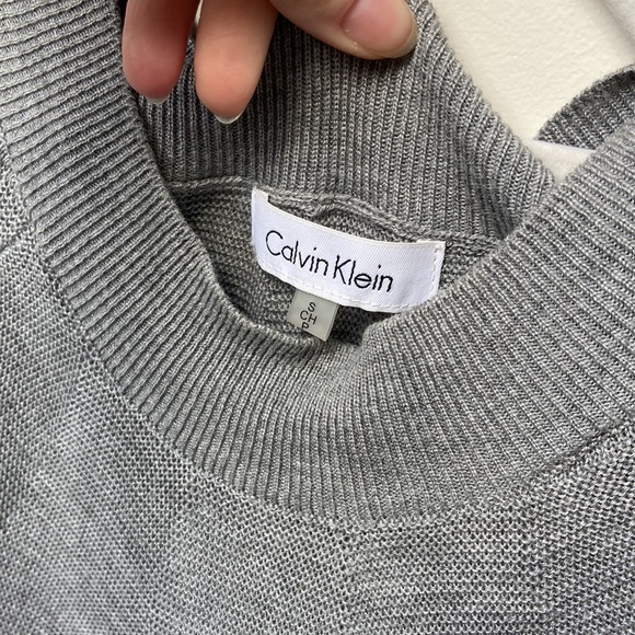 Calvin Klein Knit Long Sleeve Shirt/Sweater - Picture 2 of 6